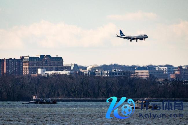 撞机事故后 好意思航管局:计议长久限飞